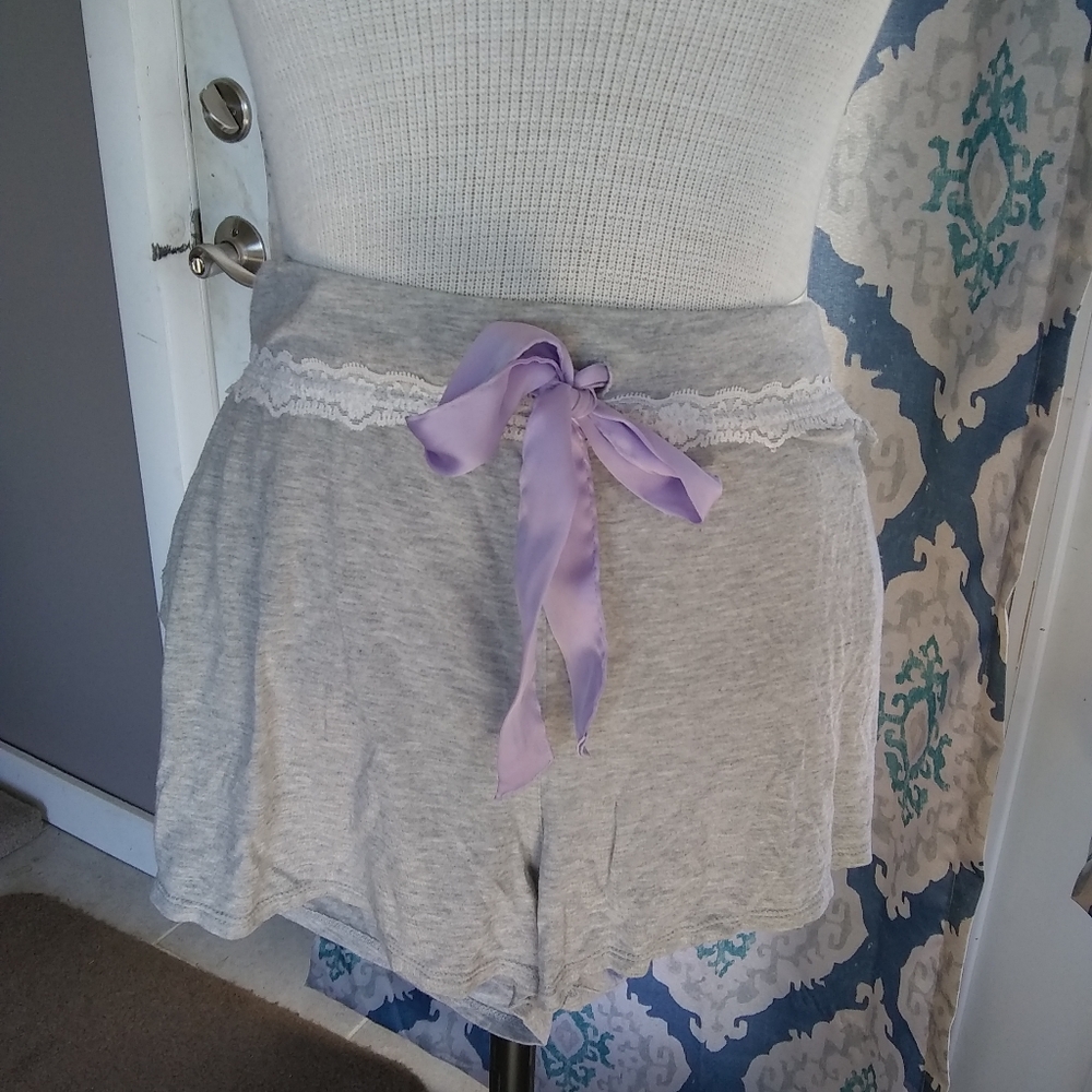 Sleep shorts, grey with lace